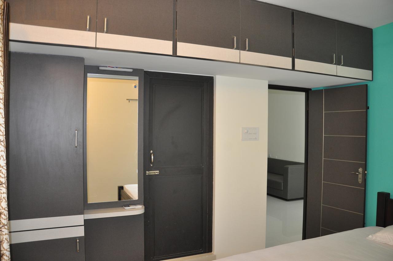 Hotel Moonlight Residency à Tiruchirappalli Extérieur photo