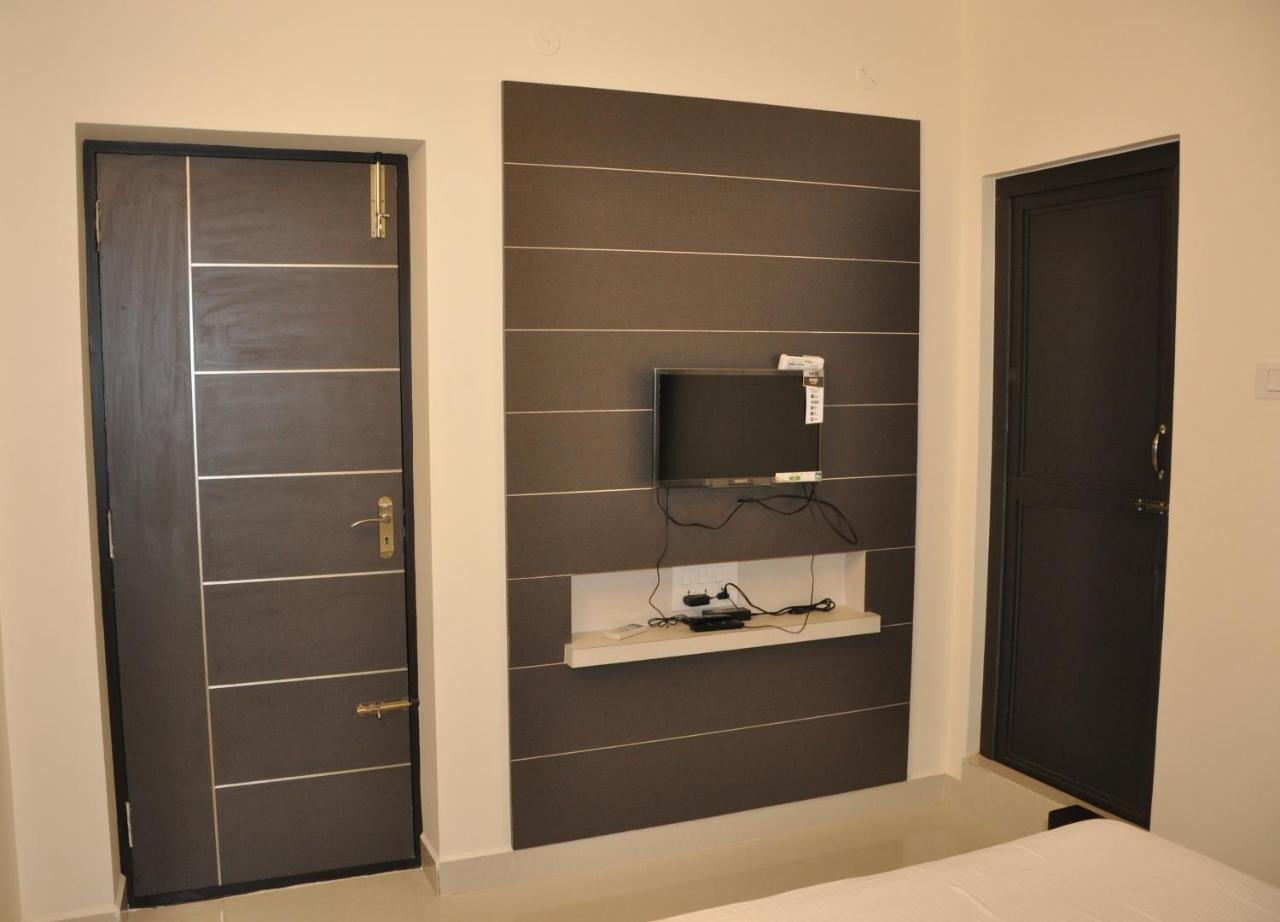 Hotel Moonlight Residency à Tiruchirappalli Extérieur photo